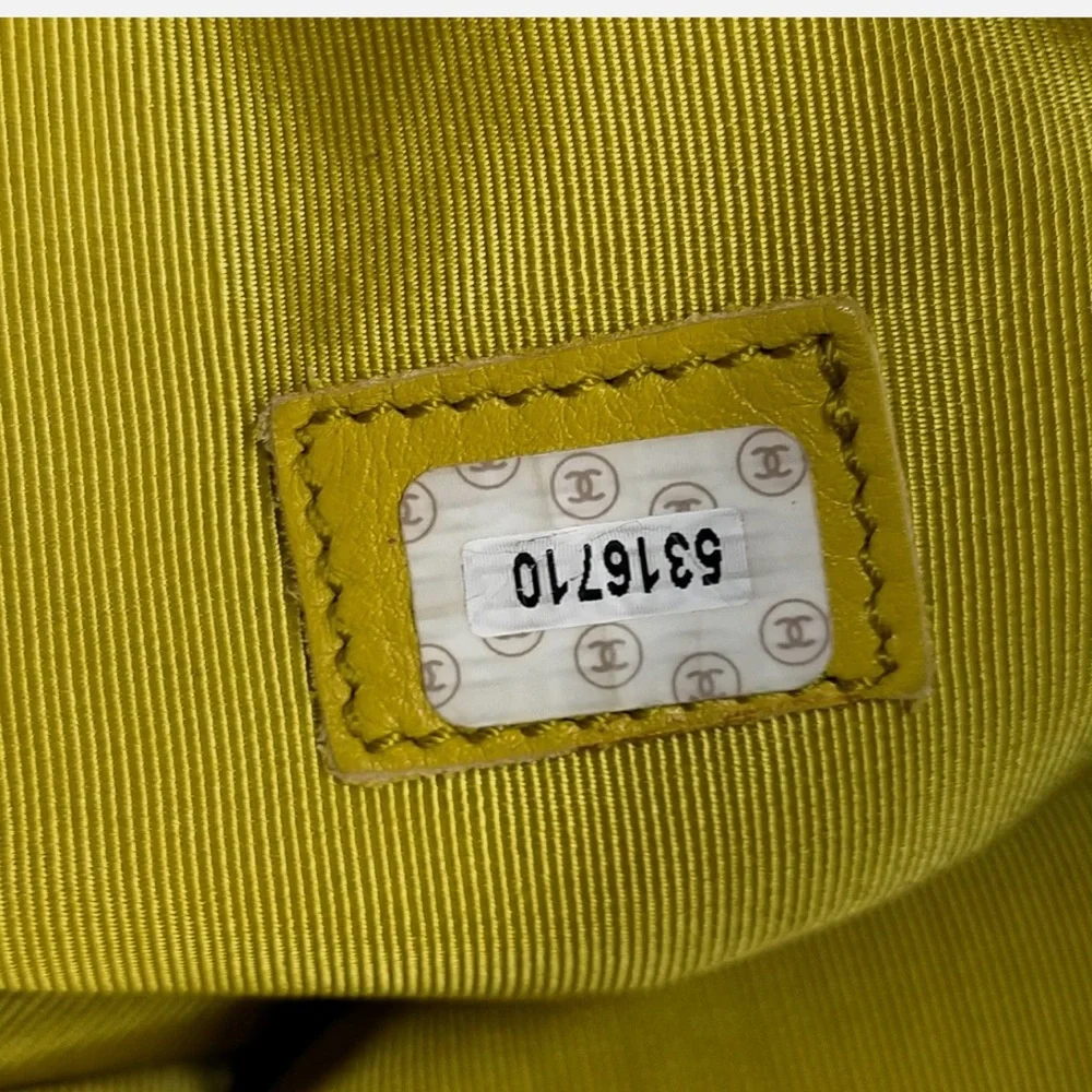 CHANEL CC LEATHER TOTE BAG